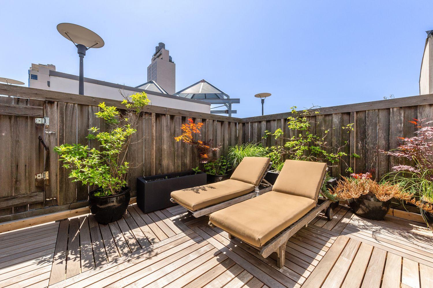 252 seventh ave #php