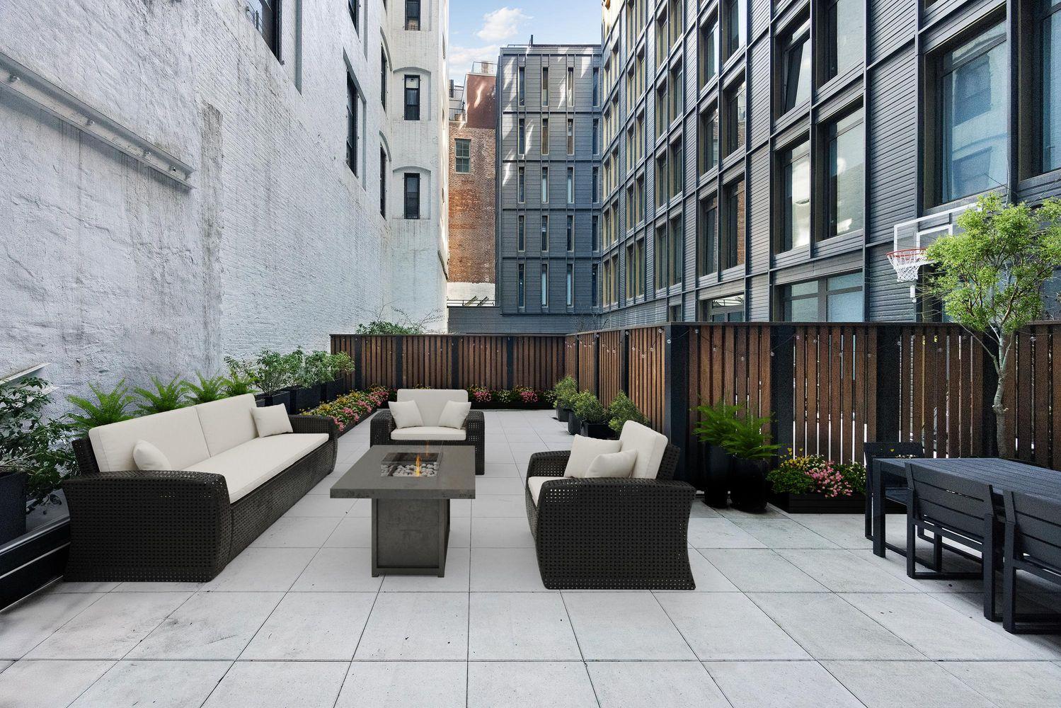 91 leonard st #2c