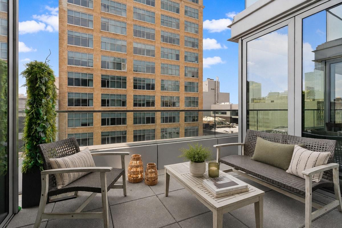 547 west 47 #811