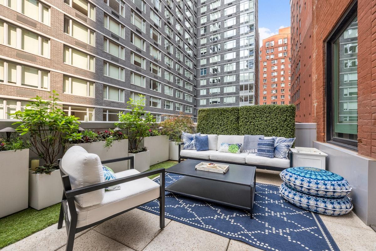 93 worth st #211